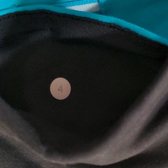 Lululemon Gray Cropped Pockets Mesh Design Legging Size 4 - Picture 10 of 13